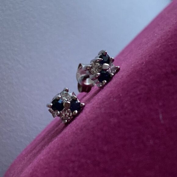 💛 14k White Gold Flower, Sapphire & Diamond Earrings - Picture 7 of 10